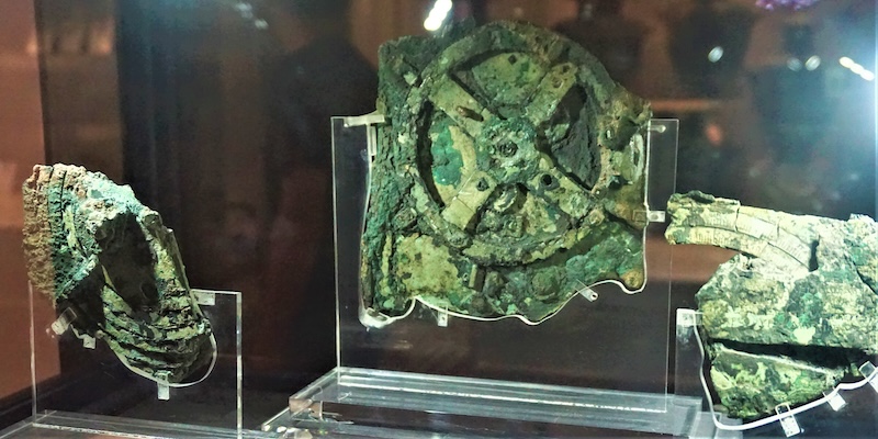 Antikythera_Mechanism_-_National_Archaeological_Museum_Athens_by_Joy_of_Museum ‣ Weird Why The Antikythera Mechanism
